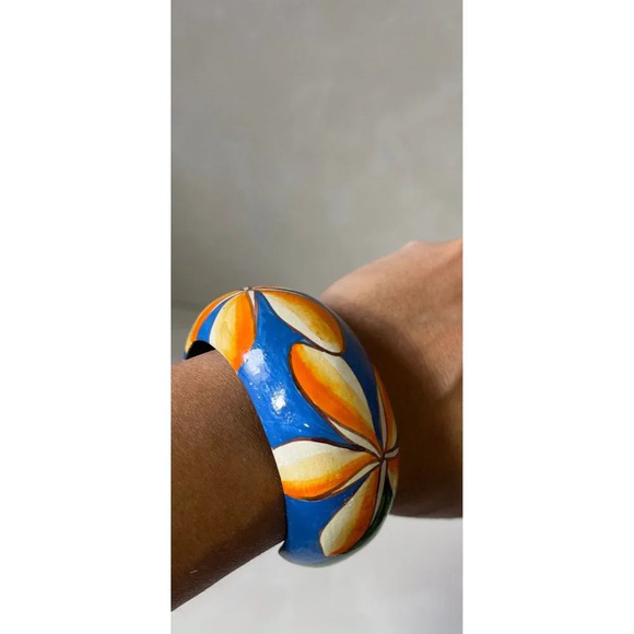 Womens Wooden Cuff Bangle Bracelet Hawaiian Flower Style Multi - Picture 6 of 6
